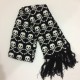 Magnifique écharpe tête de mort en acrylique avec frange tricotée